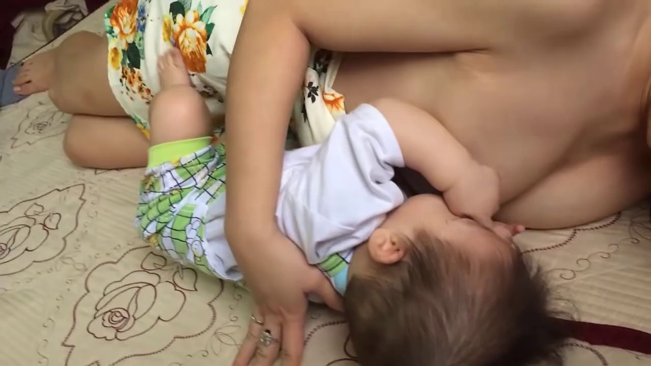Breastfeeding baby after waking up (Jan 14, 2016) - HT BABY & MOM