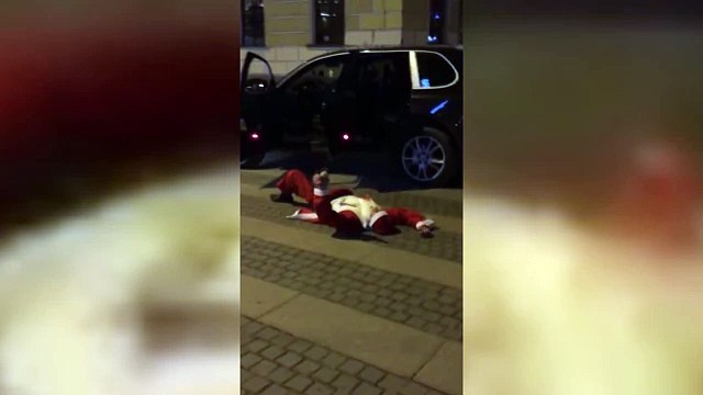 На Porsche пьяный Дед Мороз At Porsche, a drunk Santa Claus
