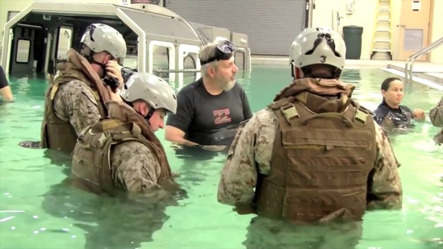 Simulation de crash d'hélicoptère - Entrainement des militaires de l'armée des USA