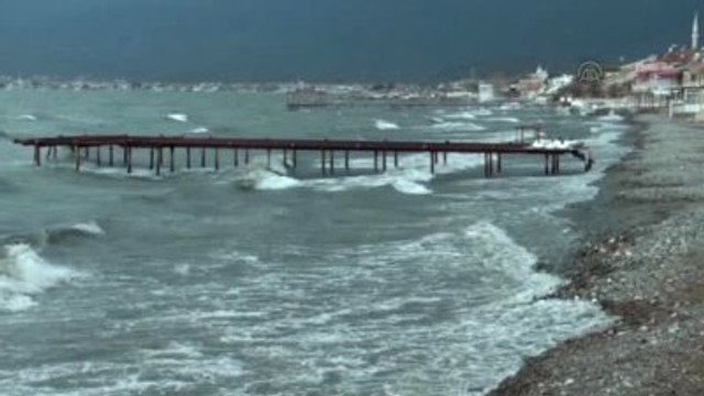Edremit Körfezi'nde Lodos Etkili Oluyor