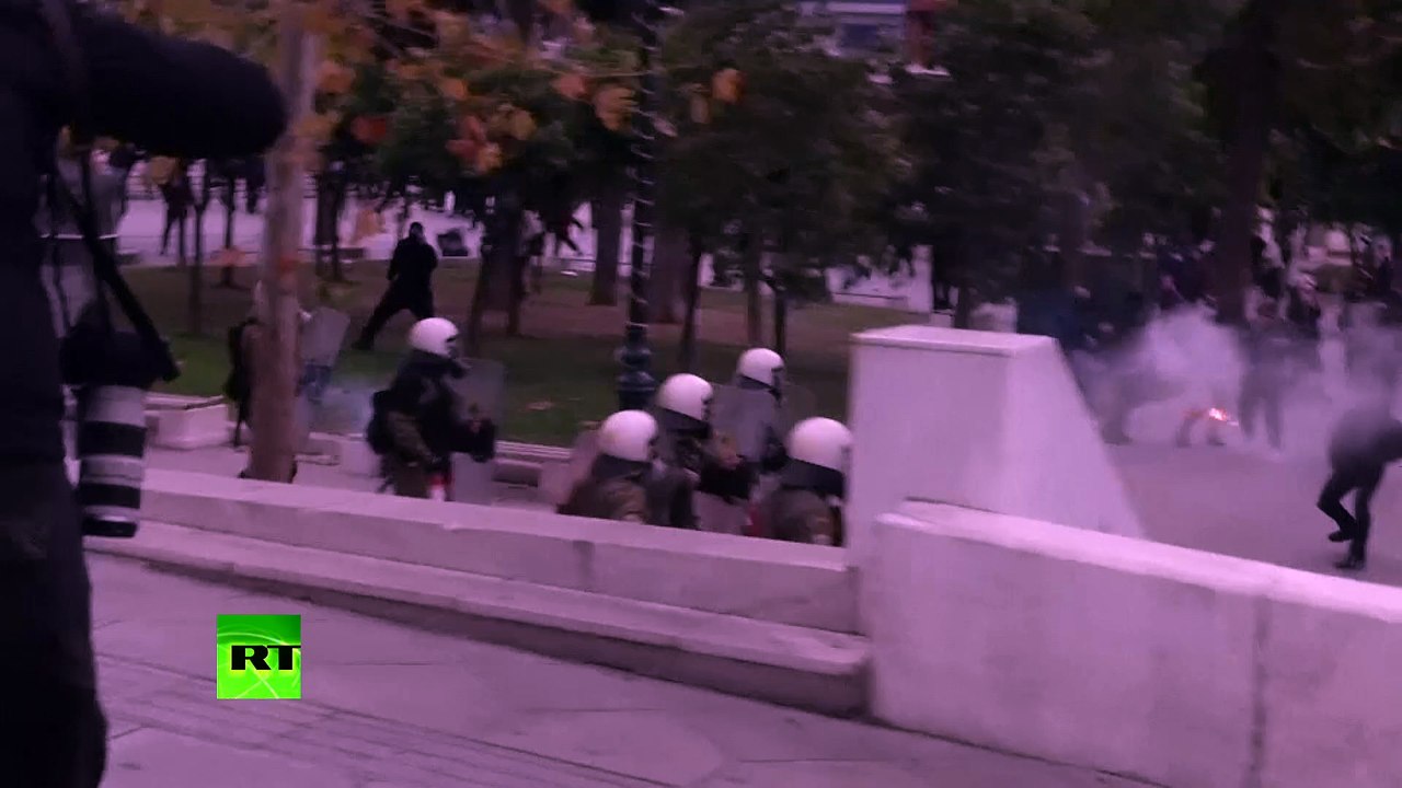 A Athènes, la grève générale dégénère en affrontements violents avec la police