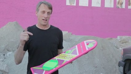 Retour vers le futur 2 : Tony Hawk teste le 1er Hoverboard