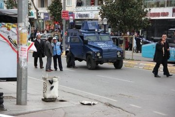Sultanbeyli'de Çöp Kutusunda Patlama: 2 Yaralı
