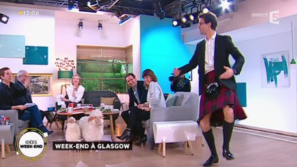 Quand le présentateur de La Quotidienne teste le kilt traditionnel écossais