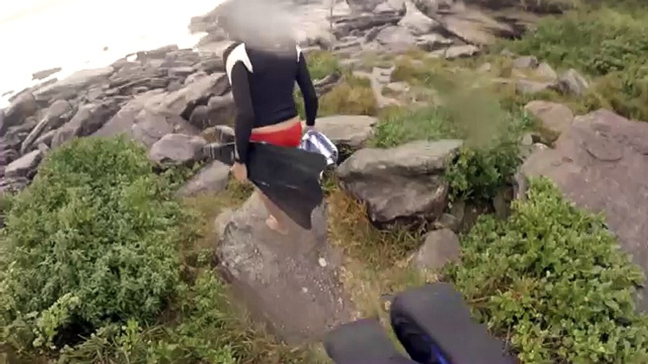 Lightning almost strikes girl in Sydney!!! Boyfriend's reaction is priceless!!!!