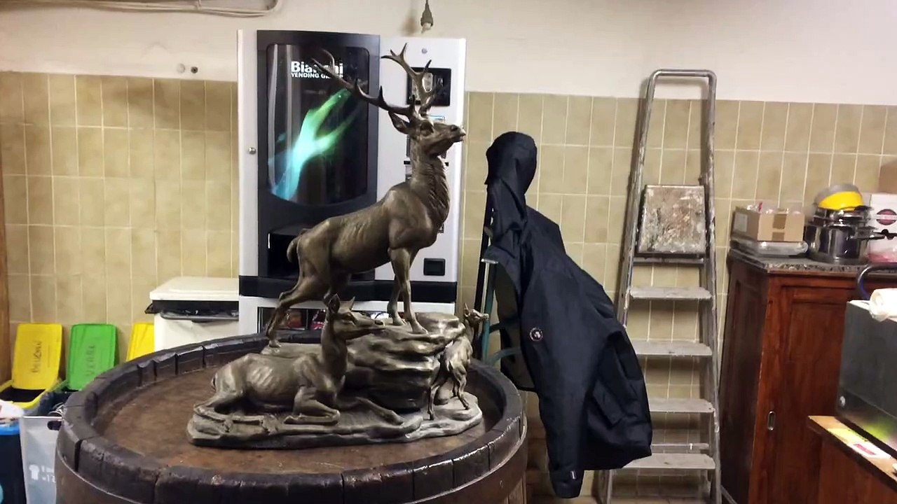 Statue en regule signe Carvin animalier