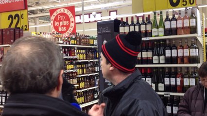 Un jeune agriculteur invective un patron de magasin