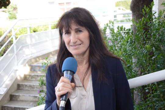 Forum de l'Emploi Six Fours les Plages Févr 2016 - Interview Hélène Rigal - 720p