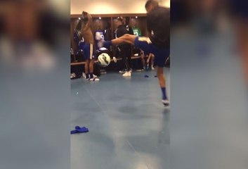 Le festival technique de Mahrez dans le vestiaire