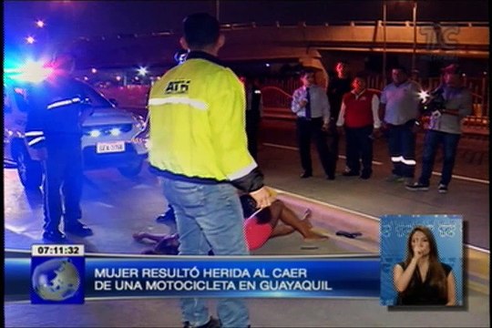 Mujer resultó herida al caer de una motocicleta