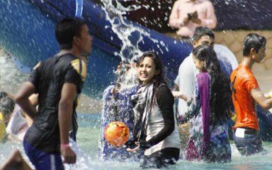 ঈদে ছুটিতে ভীড় বেড়েছে বিনোদন কেন্দ্রগুলোতে