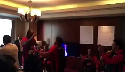 Chris Gayle and Umar Akmal Dancing on Punjabi Song in PSL