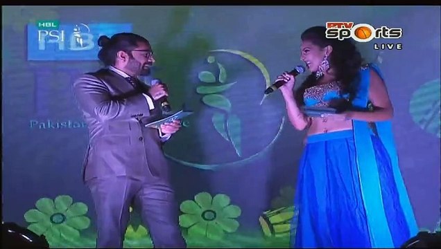 Female Host Of PSL Praising Imran Khan & Shahid Afridi