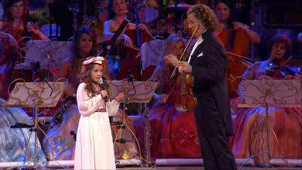 Amira Willighagen & André Rieu  10.000  people ׃ Standing ovation