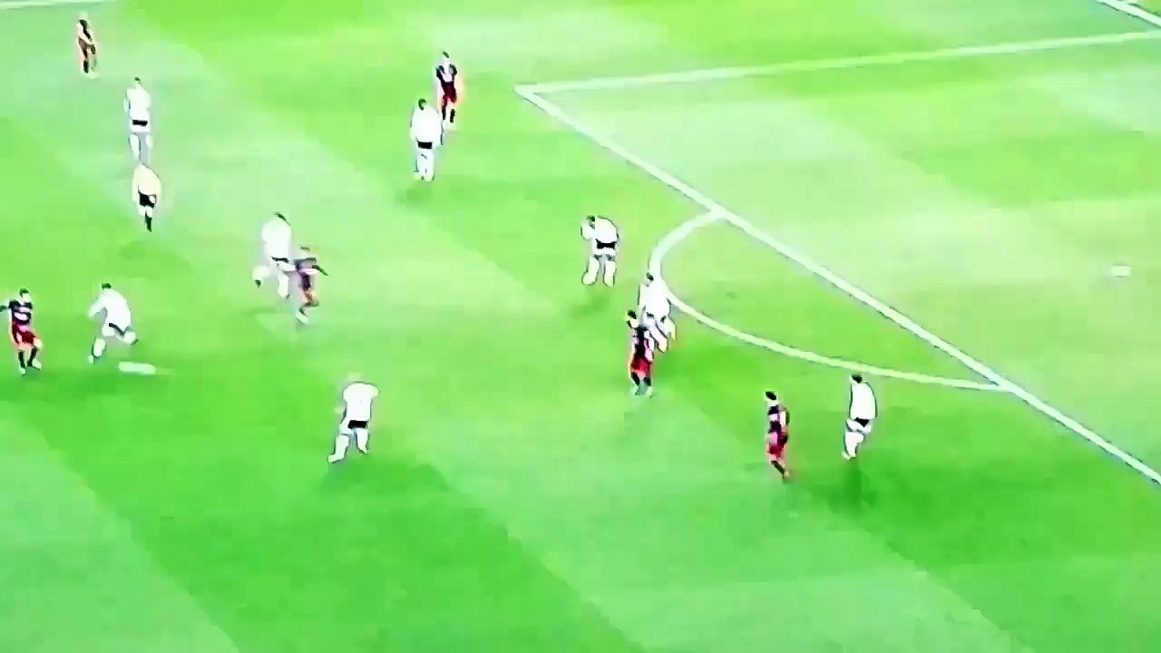 Belle roulette de Feghouli sur Busquets contre Barcelone