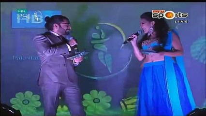 Female Host Of PSL Praising Imran Khan & Shahid Afridi