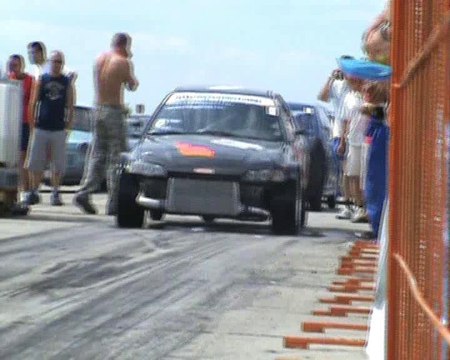 Honda Civic 2.0 Killer Bee Turbo Vs. BMW E30 [M5] Drag Race
