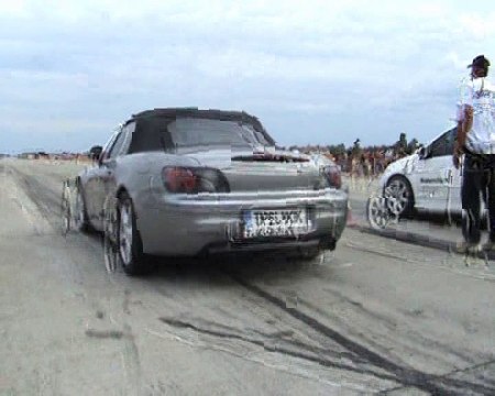 Honda S2000 Vs. VW Golf V GTI Drag Race