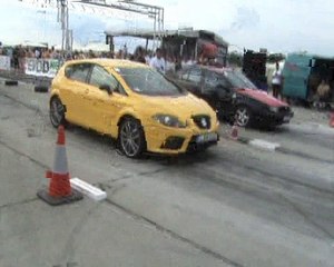 Seat Leon Cupra Vs. Alfa Romeo Drag Race