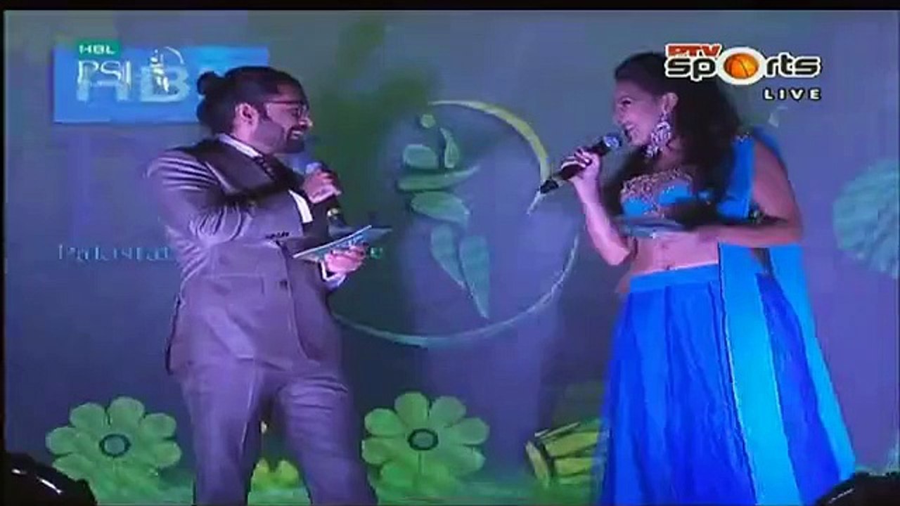 Female Host Of PSL Praising Imran Khan & Shahid Afridi