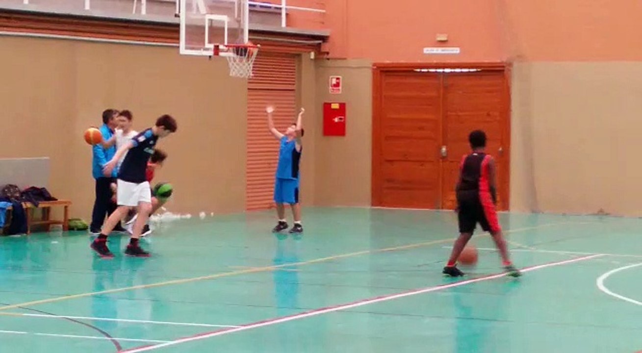 ENTRENANDO FUNDAMENTOS(BOTE) CON EQUIPO ALEVÍN MASCULINO.