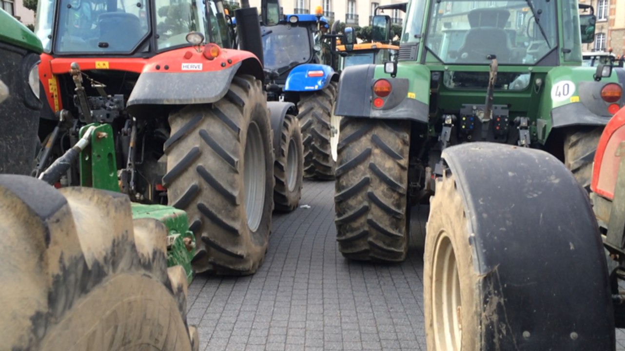 À Dinan des tracteurs et le...silence