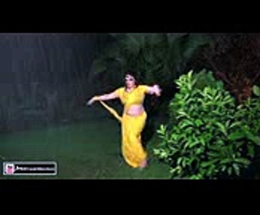 Barish Kyun Wasdi Lashana Rain Mujra Unseen Pakistani Mujra Dance 2015_girlsscandals
