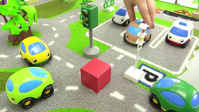 Машинки. Развивающие мультики про машинки. Регулировщик