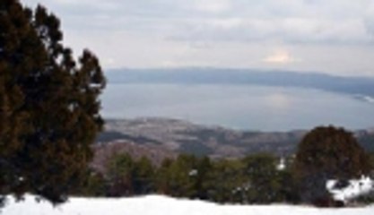 Salda'da göl manzarası eşliğinde kayak keyfi