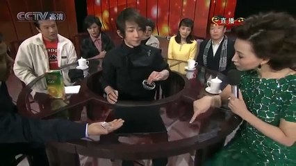 Potrete rivedere il video un milione di volte ma non capirete il trucco