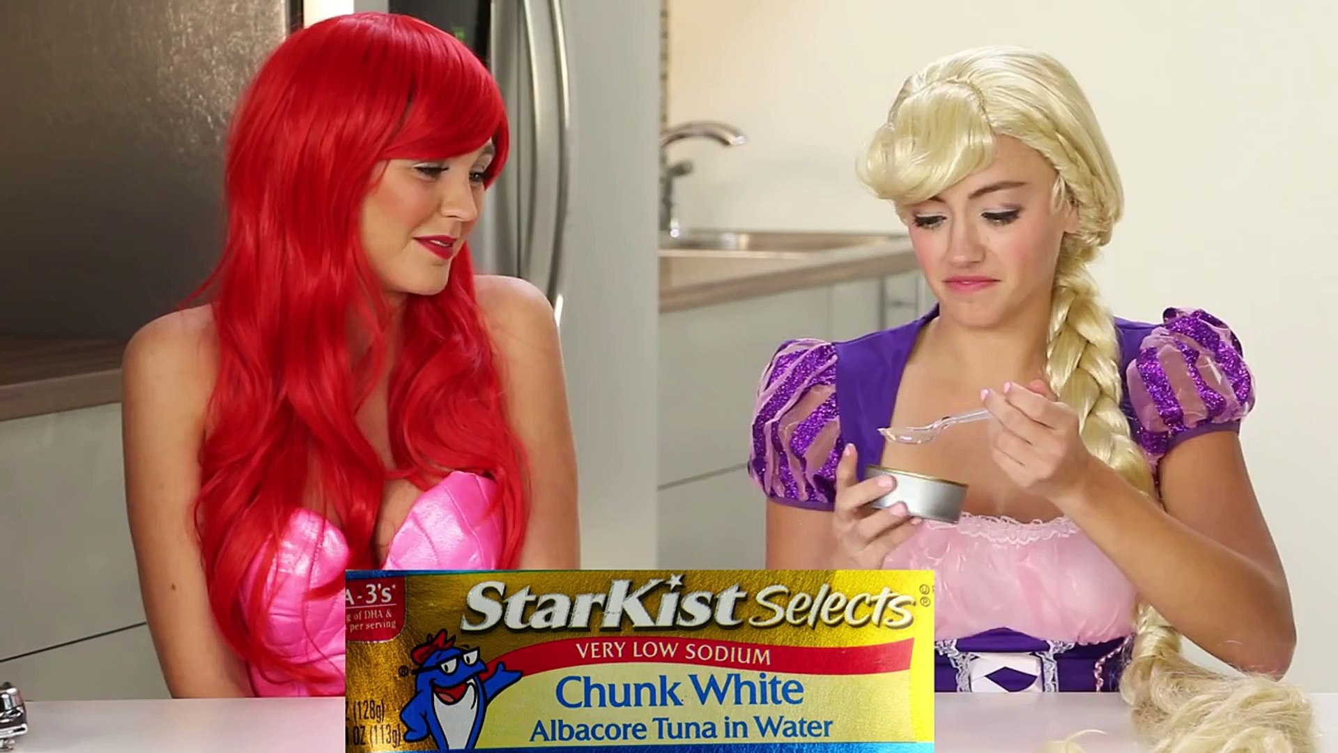 Ariel vs Rapunzel Tin Can Challenge. DisneyToysFan. - video Dailymotion