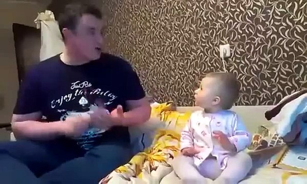Папа красиво поёт, дочка классно танцует!!! Приколы с детьми)))