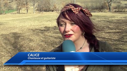 D!CI TV - "On grandit trop vite" est le maitre mot de Calice, cette chanteuse de Ribiers, qui veut rester jeune
