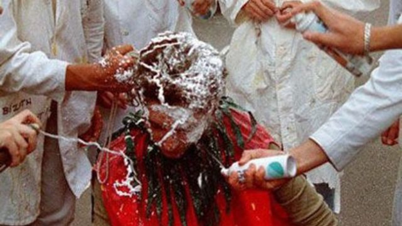 Week-End d'Intégration : des anciens étudiants osent parler de leurs bizutages