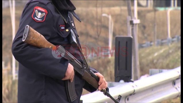 Atentatorët e masakrës së Elbasanit me kapuç. Pyeten anëtarët e familjes Mema- Ora News