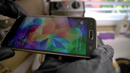 Samsung Galaxy S5 in Deep Fryer Test