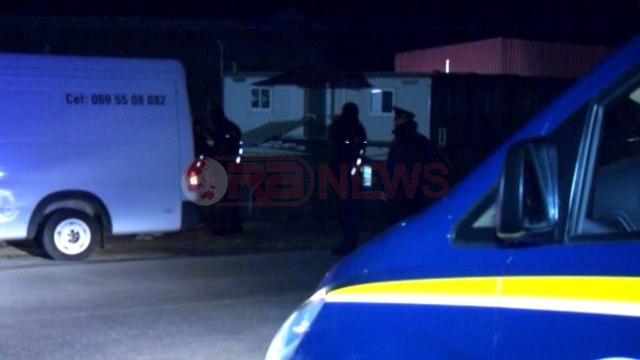 Atentatorët e masakrës së Elbasanit me kapuç. Pyeten anëtarët e familjes Mema- Ora News