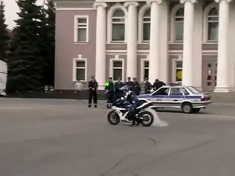 Дымовая завеса. Байкер жжот