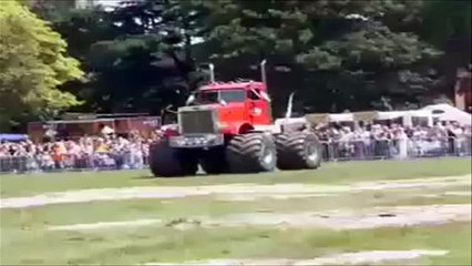 Автомонстр давит маленькие машины!