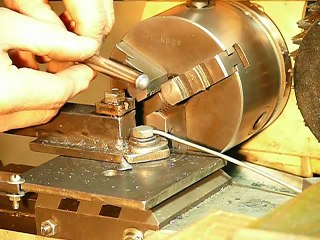 Завальцовка края трубки на токарном станке