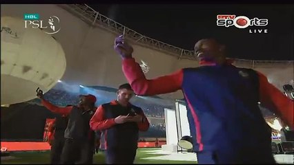 Chris Gayle, Bravo & Others Dancing As They Enters In Ground PSL MOMENTS