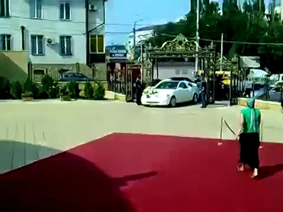 Как разбить два мерседеса на свадьбе. Обалдеть!
