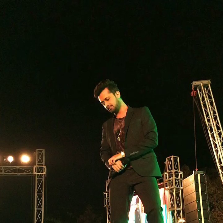 atif aslam on stage