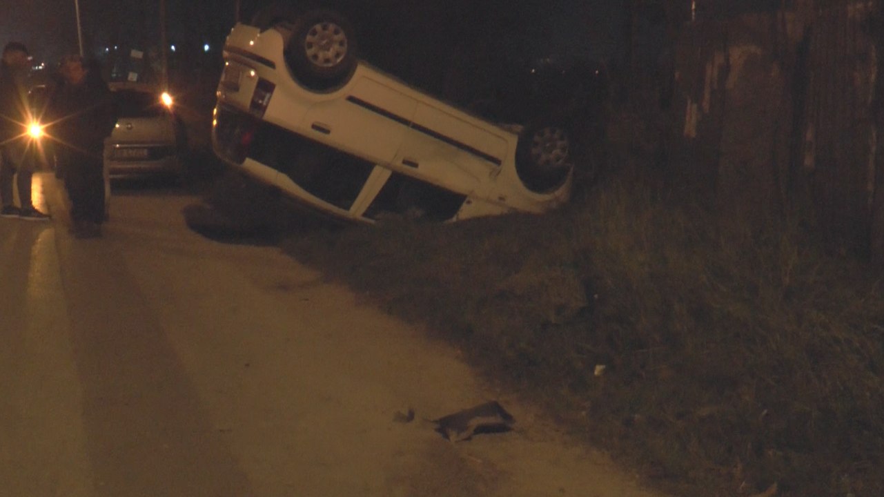 Gricignano (CE) - Brutto incidente, auto si ribalta e conducenti in ospedale (04.02.16)