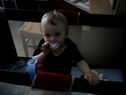 Robin dit coucou et fais des bisous