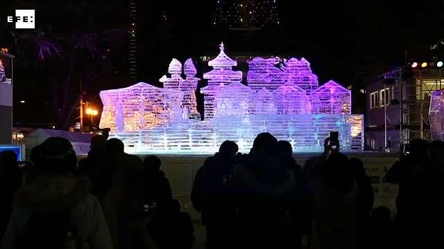 Esculturas de hielo son la atracción de las calles de Sapporo en Japón