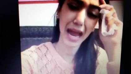 Is Larki ki adaen check karein zara