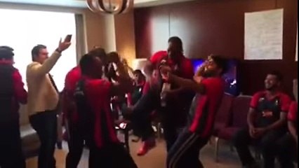 PSL 2016- Chris Gayle Dances on Lahore Qalandar Song with Azhar Ali -