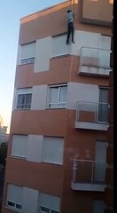 Intentó entrar por la ventana de su casa y se cayó de un cuarto piso