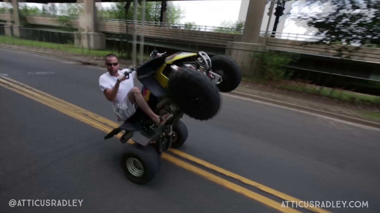 Violent choc entre un quad et une voiture